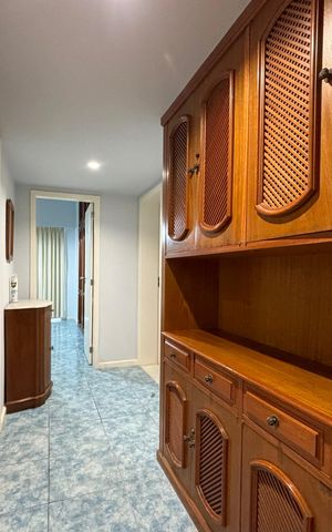 Apartamento à venda com 243m², 3 quartos e 3 vagas Apartamento à venda com 243m², 3 quartos e 3 vagasCorredor