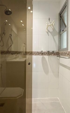 Apartamento à venda com 243m², 3 quartos e 3 vagas Apartamento à venda com 243m², 3 quartos e 3 vagasBanheiro social
