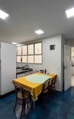 Apartamento à venda com 243m², 3 quartos e 3 vagas Apartamento à venda com 243m², 3 quartos e 3 vagasCozinha