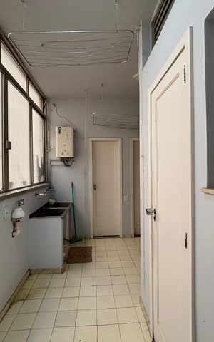 Apartamento à venda com 243m², 3 quartos e 3 vagas Apartamento à venda com 243m², 3 quartos e 3 vagasÁrea de serviço