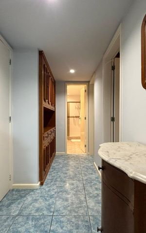 Apartamento à venda com 243m², 3 quartos e 3 vagas Apartamento à venda com 243m², 3 quartos e 3 vagasCorredor