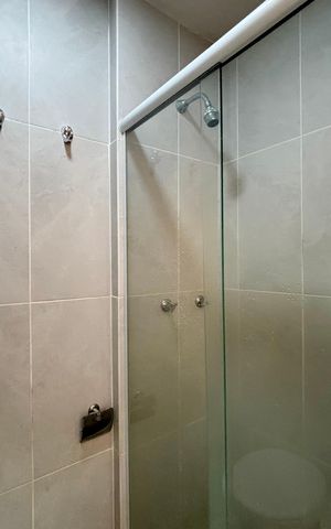 Apartamento à venda com 243m², 3 quartos e 3 vagas Apartamento à venda com 243m², 3 quartos e 3 vagasÁrea de serviço - banheiro