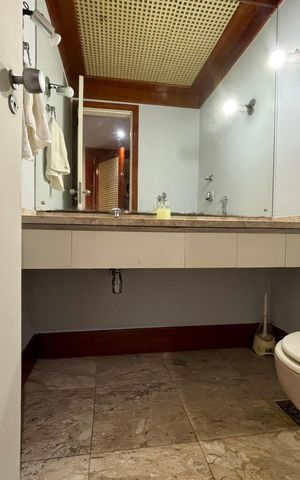 Apartamento à venda com 243m², 3 quartos e 3 vagas Apartamento à venda com 243m², 3 quartos e 3 vagasLavabo