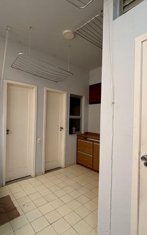 Apartamento à venda com 243m², 3 quartos e 3 vagas Apartamento à venda com 243m², 3 quartos e 3 vagasÁrea de serviço