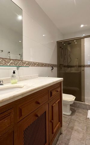 Apartamento à venda com 243m², 3 quartos e 3 vagas Apartamento à venda com 243m², 3 quartos e 3 vagasBanheiro social