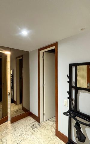 Apartamento à venda com 243m², 3 quartos e 3 vagas Apartamento à venda com 243m², 3 quartos e 3 vagasSala 2 - hall de entrada