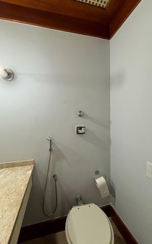 Apartamento à venda com 243m², 3 quartos e 3 vagas Apartamento à venda com 243m², 3 quartos e 3 vagasLavabo
