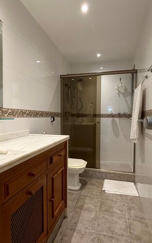Apartamento à venda com 243m², 3 quartos e 3 vagas Apartamento à venda com 243m², 3 quartos e 3 vagasBanheiro social
