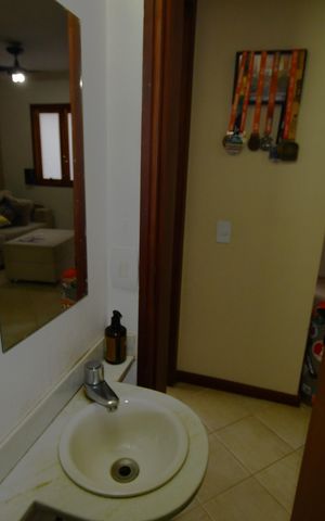 Casa de condomínio à venda com 120m², 3 quartos e 2 vagasLavabo