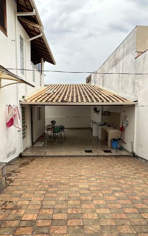 Casa à venda com 278m², 5 quartos e 1 vaga