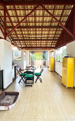 Casa à venda com 278m², 5 quartos e 1 vaga
