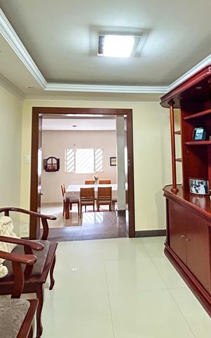 Casa à venda com 278m², 5 quartos e 1 vaga