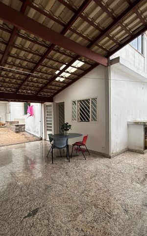 Casa à venda com 278m², 5 quartos e 1 vaga