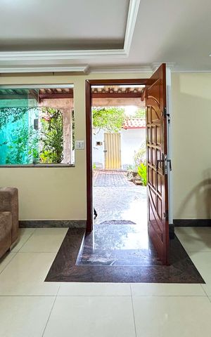 Casa à venda com 278m², 5 quartos e 1 vaga
