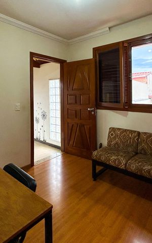 Casa à venda com 278m², 5 quartos e 1 vaga