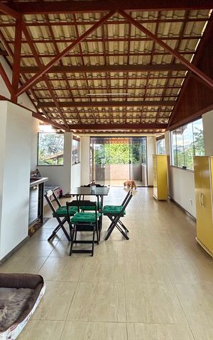Casa à venda com 278m², 5 quartos e 1 vaga