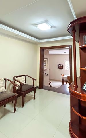 Casa à venda com 278m², 5 quartos e 1 vaga