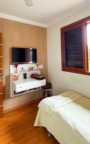 Casa à venda com 278m², 5 quartos e 1 vaga
