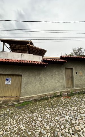 Casa à venda com 278m², 5 quartos e 1 vaga
