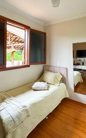 Casa à venda com 278m², 5 quartos e 1 vaga