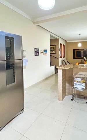 Casa à venda com 278m², 5 quartos e 1 vaga
