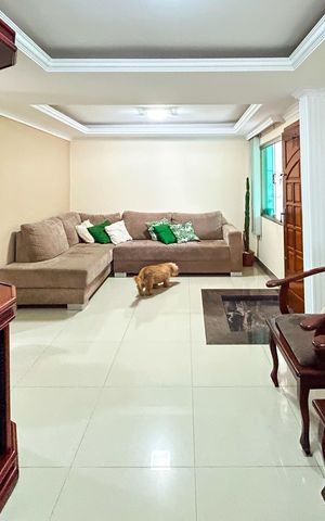 Casa à venda com 278m², 5 quartos e 1 vaga