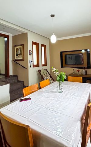 Casa à venda com 278m², 5 quartos e 1 vaga