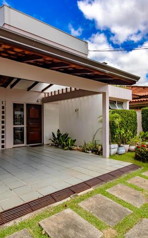 Casa para alugar com 359m², 4 quartos e 3 vagas Casa para alugar com 359m², 4 quartos e 3 vagasÁrea externa
