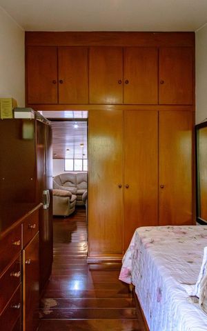 Casa para alugar com 359m², 4 quartos e 3 vagas Casa para alugar com 359m², 4 quartos e 3 vagasQuarto