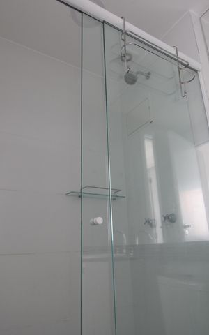 Apartamento à venda com 57m², 2 quartos e sem vagaBanheiro da suíte 1 canadense c a sala