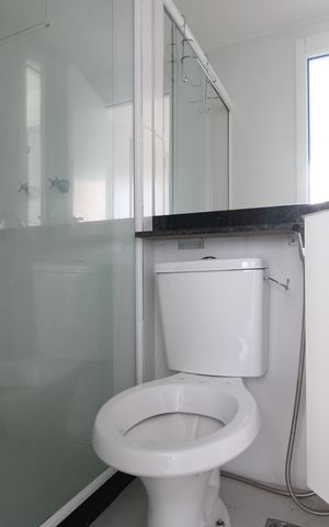 Apartamento à venda com 57m², 2 quartos e sem vagaBanheiro da suíte 1 canadense c a sala