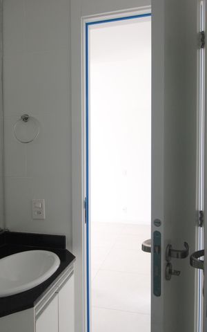 Apartamento à venda com 57m², 2 quartos e sem vagaBanheiro da suíte 1 canadense c a sala