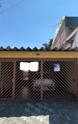 Casa à venda com 68m², 2 quartos e 2 vagas Casa à venda com 68m², 2 quartos e 2 vagasFachada
