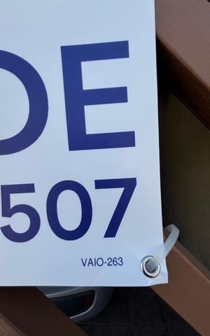 Casa à venda com 68m², 2 quartos e 2 vagas Casa à venda com 68m², 2 quartos e 2 vagasFachada