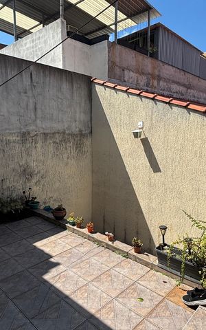 Casa à venda com 68m², 2 quartos e 2 vagas Casa à venda com 68m², 2 quartos e 2 vagasQuintal