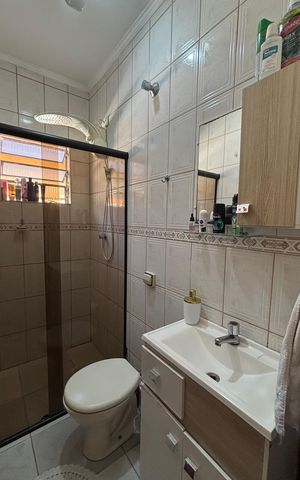 Casa à venda com 68m², 2 quartos e 2 vagas Casa à venda com 68m², 2 quartos e 2 vagasBanheiro