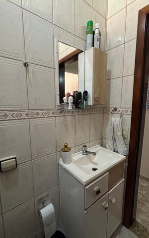 Casa à venda com 68m², 2 quartos e 2 vagas Casa à venda com 68m², 2 quartos e 2 vagasBanheiro