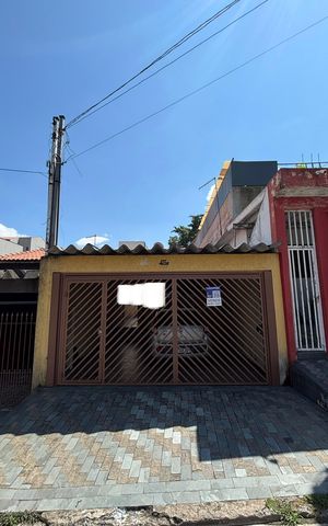 Casa à venda com 68m², 2 quartos e 2 vagas Casa à venda com 68m², 2 quartos e 2 vagasFachada