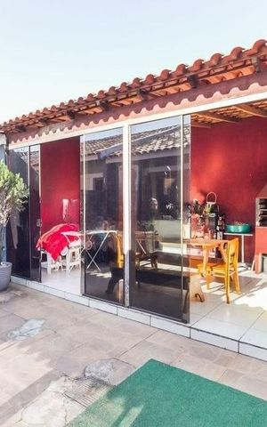 Casa à venda com 54m², 2 quartos e 2 vagas Casa à venda com 54m², 2 quartos e 2 vagasÁrea Externa