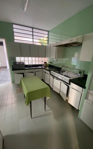 Casa para alugar com 560m², 4 quartos e 4 vagas Casa para alugar com 560m², 4 quartos e 4 vagasCozinha
