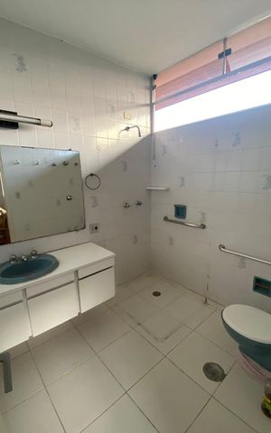 Casa para alugar com 560m², 4 quartos e 4 vagas Casa para alugar com 560m², 4 quartos e 4 vagasBanheiro