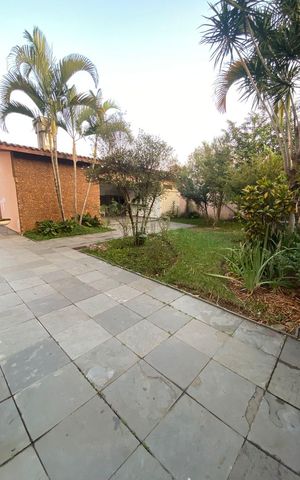 Casa para alugar com 560m², 4 quartos e 4 vagas Casa para alugar com 560m², 4 quartos e 4 vagasÁrea externa