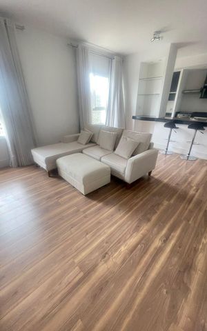 Apartamento à venda com 62m², 1 quarto e 2 vagas Apartamento à venda com 62m², 1 quarto e 2 vagasSala