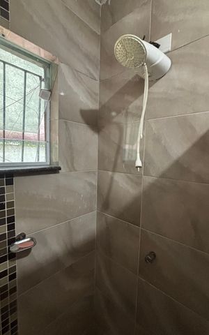 Casa à venda com 165m², 2 quartos e 2 vagasBanheiro da Suíte