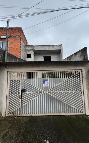 Casa à venda com 165m², 2 quartos e 2 vagasFachada