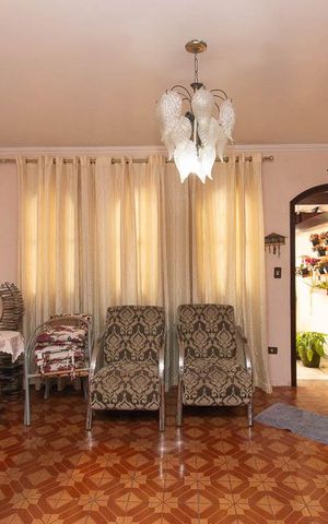 Casa à venda com 80m², 2 quartos e 2 vagas Casa à venda com 80m², 2 quartos e 2 vagasSala