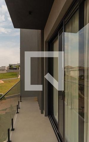 Casa à venda com 330m², 3 quartos e 4 vagas Casa à venda com 330m², 3 quartos e 4 vagasVaranda