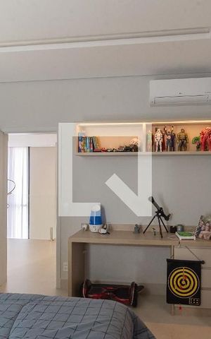 Casa à venda com 330m², 3 quartos e 4 vagas Casa à venda com 330m², 3 quartos e 4 vagasQuarto