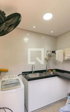 Casa à venda com 330m², 3 quartos e 4 vagas Casa à venda com 330m², 3 quartos e 4 vagasBanheiro