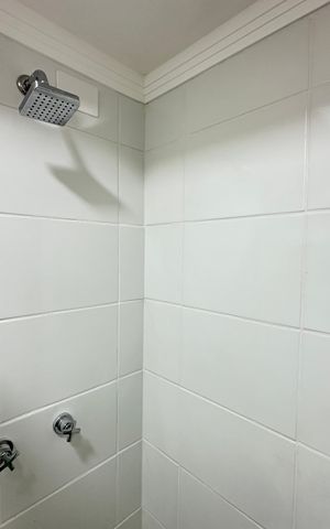 Apartamento para alugar com 45m², 2 quartos e 1 vaga Apartamento para alugar com 45m², 2 quartos e 1 vagaBanheiro social